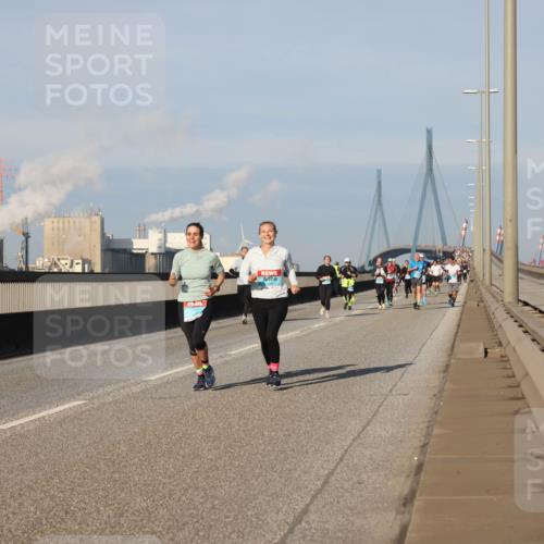 03.10.2025 - Köhlbrandbrückenlauf Lena Gebhardt http://msf.ph/oto/9131665 03.10.2025 09:50:04 Position 2  meine-sportfotos.de