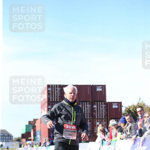 03.10.2025 - Köhlbrandbrückenlauf Jannik Wohlers http://msf.ph/oto/9131667 03.10.2025 13:50:54 Ziel 4851, 5472, 5595, 5992 meine-sportfotos.de