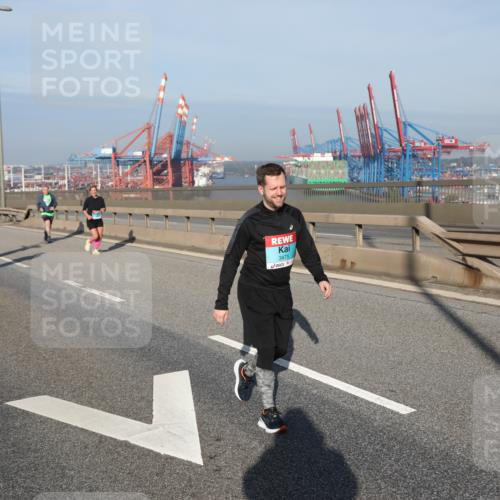 03.10.2025 - Köhlbrandbrückenlauf Yannick Fuchs http://msf.ph/oto/9131669 03.10.2025 09:03:44 Position 2 3475 meine-sportfotos.de