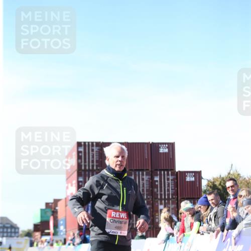 03.10.2025 - Köhlbrandbrückenlauf Jannik Wohlers http://msf.ph/oto/9131670 03.10.2025 13:50:54 Ziel 4851, 5472, 5595, 5992 meine-sportfotos.de