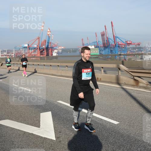 03.10.2025 - Köhlbrandbrückenlauf Yannick Fuchs http://msf.ph/oto/9131676 03.10.2025 09:03:45 Position 2 3475 meine-sportfotos.de