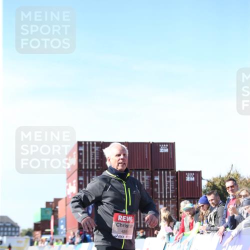 03.10.2025 - Köhlbrandbrückenlauf Jannik Wohlers http://msf.ph/oto/9131680 03.10.2025 13:50:54 Ziel 4851, 5472, 5595, 5992 meine-sportfotos.de