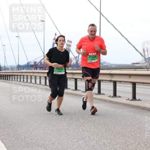 03.10.2025 - Köhlbrandbrückenlauf Lena Gebhardt http://msf.ph/oto/9131681 03.10.2025 16:08:33 Position 2 7682, 8284 meine-sportfotos.de