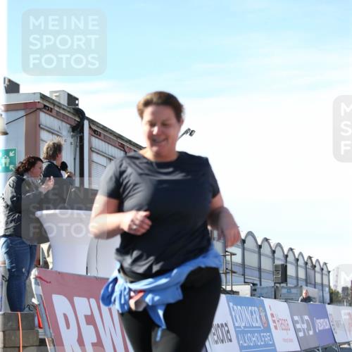 03.10.2025 - Köhlbrandbrückenlauf Jannik Wohlers http://msf.ph/oto/9131685 03.10.2025 13:50:55 Ziel 4851, 5472, 5595, 5992 meine-sportfotos.de