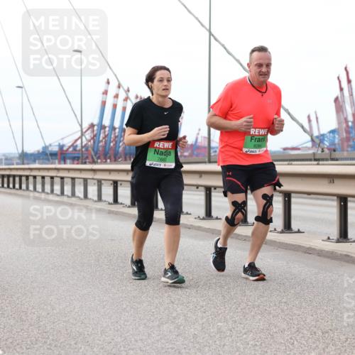 03.10.2025 - Köhlbrandbrückenlauf Lena Gebhardt http://msf.ph/oto/9131687 03.10.2025 16:08:33 Position 2 7682, 8284 meine-sportfotos.de