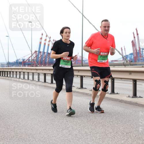 03.10.2025 - Köhlbrandbrückenlauf Lena Gebhardt http://msf.ph/oto/9131690 03.10.2025 16:08:33 Position 2 7682, 8284 meine-sportfotos.de