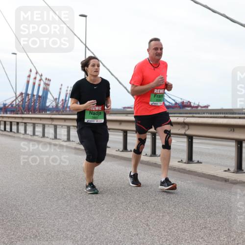 03.10.2025 - Köhlbrandbrückenlauf Lena Gebhardt http://msf.ph/oto/9131693 03.10.2025 16:08:34 Position 2 7682, 8284 meine-sportfotos.de