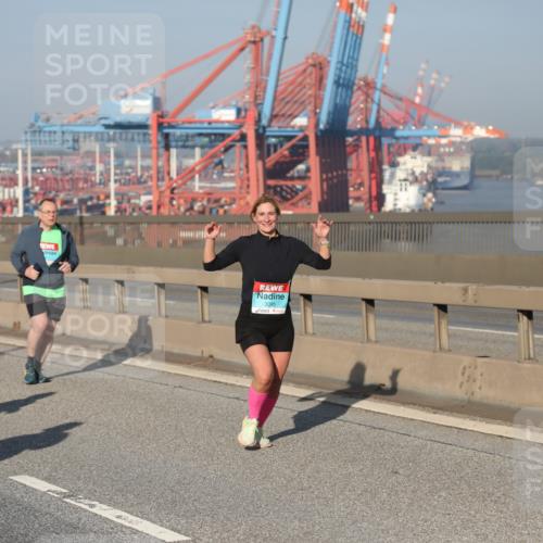 03.10.2025 - Köhlbrandbrückenlauf Yannick Fuchs http://msf.ph/oto/9131700 03.10.2025 09:03:46 Position 2 3095 meine-sportfotos.de