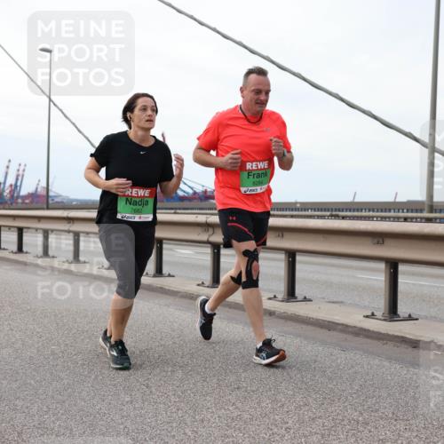 03.10.2025 - Köhlbrandbrückenlauf Lena Gebhardt http://msf.ph/oto/9131701 03.10.2025 16:08:34 Position 2 7682, 8284 meine-sportfotos.de