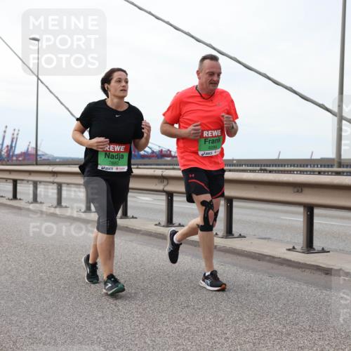 03.10.2025 - Köhlbrandbrückenlauf Lena Gebhardt http://msf.ph/oto/9131703 03.10.2025 16:08:34 Position 2 7682, 8284 meine-sportfotos.de