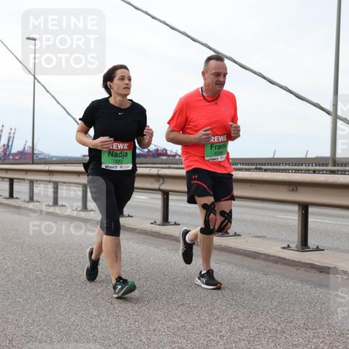 03.10.2025 - Köhlbrandbrückenlauf Lena Gebhardt http://msf.ph/oto/9131708 03.10.2025 16:08:34 Position 2 7682, 8284 meine-sportfotos.de