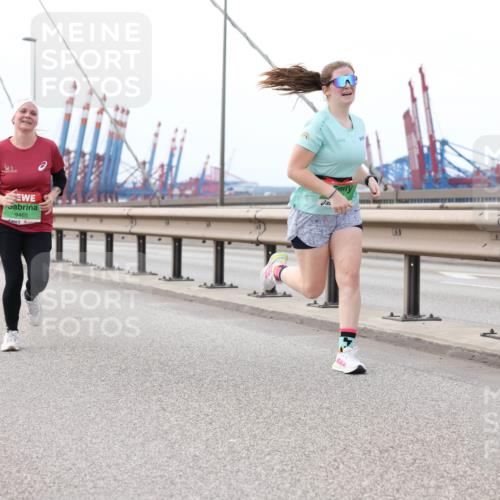03.10.2025 - Köhlbrandbrückenlauf Lena Gebhardt http://msf.ph/oto/9131729 03.10.2025 16:08:41 Position 2 9465 meine-sportfotos.de