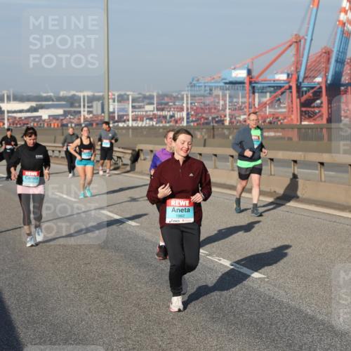 03.10.2025 - Köhlbrandbrückenlauf Yannick Fuchs http://msf.ph/oto/9131733 03.10.2025 09:03:47 Position 2 1982 meine-sportfotos.de