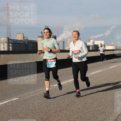 03.10.2025 - Köhlbrandbrückenlauf Lena Gebhardt http://msf.ph/oto/9131735 03.10.2025 09:50:06 Position 2 3797 meine-sportfotos.de