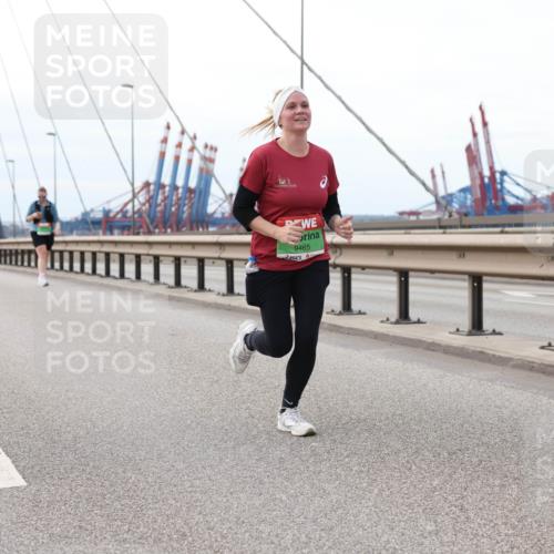 03.10.2025 - Köhlbrandbrückenlauf Lena Gebhardt http://msf.ph/oto/9131738 03.10.2025 16:08:42 Position 2 9465 meine-sportfotos.de