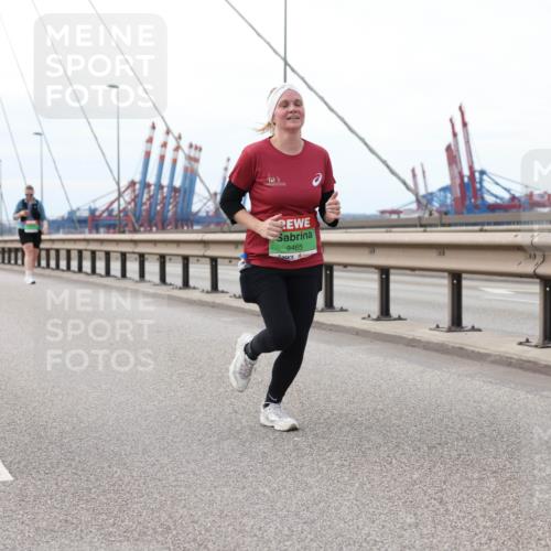 03.10.2025 - Köhlbrandbrückenlauf Lena Gebhardt http://msf.ph/oto/9131742 03.10.2025 16:08:42 Position 2 9465 meine-sportfotos.de