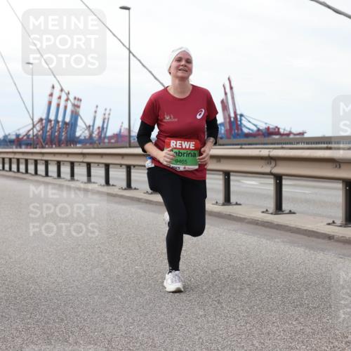 03.10.2025 - Köhlbrandbrückenlauf Lena Gebhardt http://msf.ph/oto/9131744 03.10.2025 16:08:42 Position 2 9465 meine-sportfotos.de