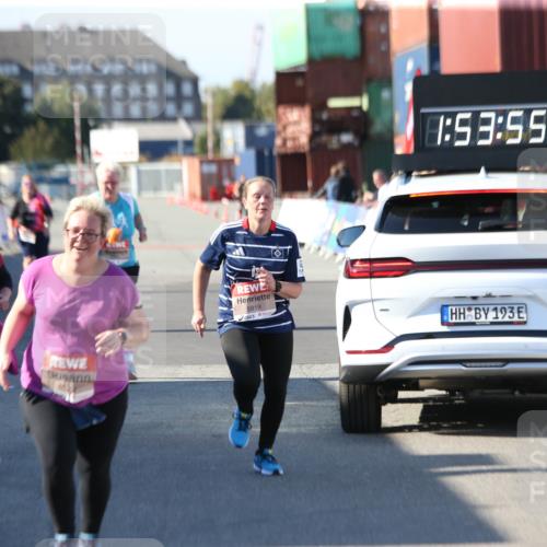 03.10.2025 - Köhlbrandbrückenlauf Jannik Wohlers http://msf.ph/oto/9131745 03.10.2025 13:53:55 Ziel 5603, 5819, 6529 meine-sportfotos.de