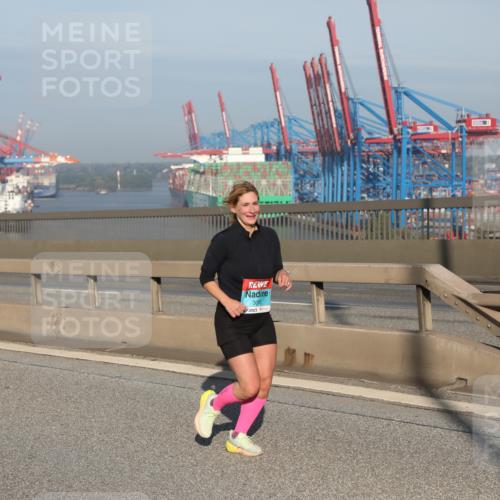 03.10.2025 - Köhlbrandbrückenlauf Yannick Fuchs http://msf.ph/oto/9131747 03.10.2025 09:03:48 Position 2 3095 meine-sportfotos.de