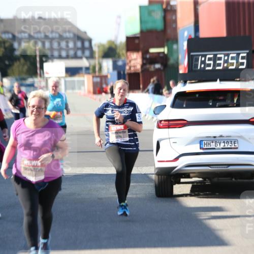 03.10.2025 - Köhlbrandbrückenlauf Jannik Wohlers http://msf.ph/oto/9131748 03.10.2025 13:53:56 Ziel 5603, 5819, 6529 meine-sportfotos.de