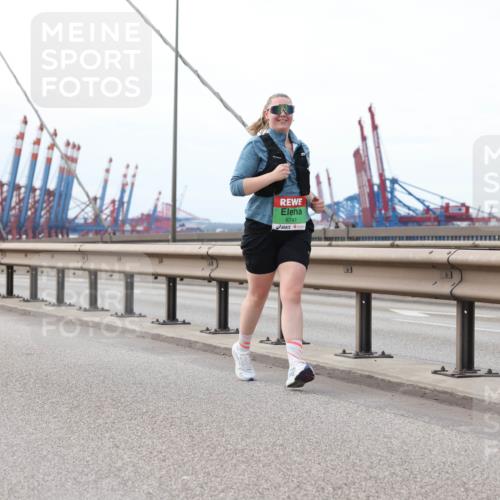03.10.2025 - Köhlbrandbrückenlauf Lena Gebhardt http://msf.ph/oto/9131752 03.10.2025 16:08:49 Position 2 8741 meine-sportfotos.de