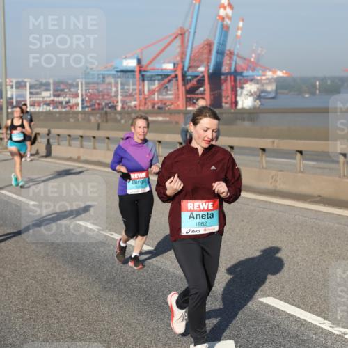 03.10.2025 - Köhlbrandbrückenlauf Yannick Fuchs http://msf.ph/oto/9131756 03.10.2025 09:03:49 Position 2 1982 meine-sportfotos.de