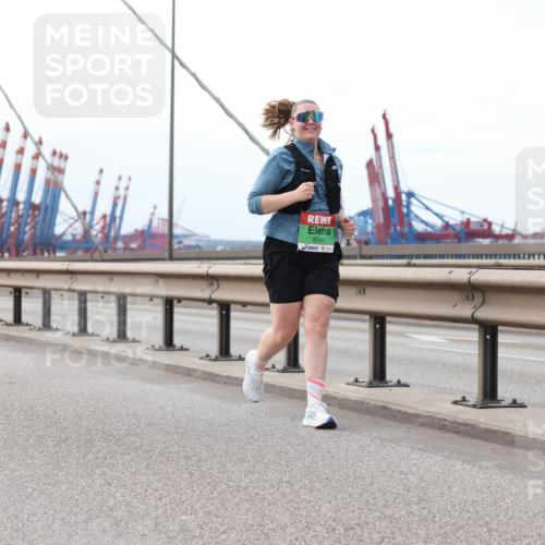 03.10.2025 - Köhlbrandbrückenlauf Lena Gebhardt http://msf.ph/oto/9131759 03.10.2025 16:08:49 Position 2 8741 meine-sportfotos.de