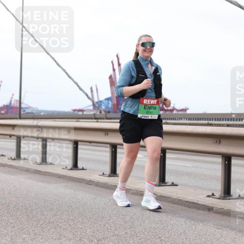03.10.2025 - Köhlbrandbrückenlauf Lena Gebhardt http://msf.ph/oto/9131765 03.10.2025 16:08:50 Position 2 8741 meine-sportfotos.de
