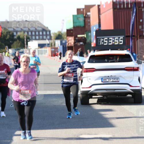 03.10.2025 - Köhlbrandbrückenlauf Jannik Wohlers http://msf.ph/oto/9131766 03.10.2025 13:53:56 Ziel 5603, 5819, 6529 meine-sportfotos.de