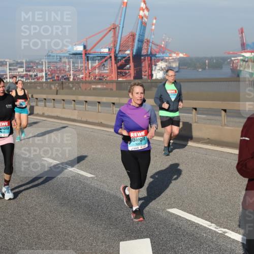 03.10.2025 - Köhlbrandbrückenlauf Yannick Fuchs http://msf.ph/oto/9131774 03.10.2025 09:03:50 Position 2 3094, 1982 meine-sportfotos.de