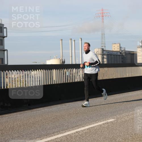 03.10.2025 - Köhlbrandbrückenlauf Lena Gebhardt http://msf.ph/oto/9131800 03.10.2025 09:50:12 Position 2  meine-sportfotos.de
