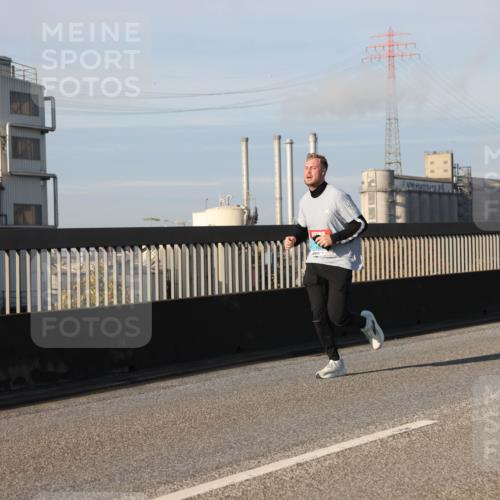03.10.2025 - Köhlbrandbrückenlauf Lena Gebhardt http://msf.ph/oto/9131812 03.10.2025 09:50:12 Position 2  meine-sportfotos.de