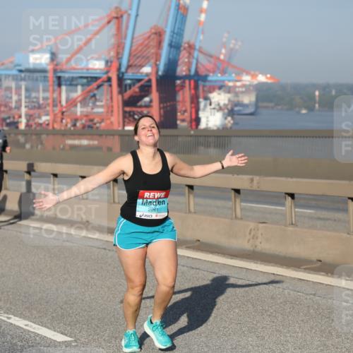 03.10.2025 - Köhlbrandbrückenlauf Yannick Fuchs http://msf.ph/oto/9131823 03.10.2025 09:03:53 Position 2 2261 meine-sportfotos.de