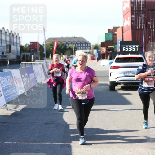03.10.2025 - Köhlbrandbrückenlauf Jannik Wohlers http://msf.ph/oto/9131833 03.10.2025 13:53:58 Ziel 5603, 5819, 6529, 6549 meine-sportfotos.de