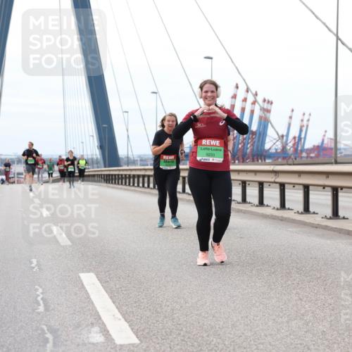03.10.2025 - Köhlbrandbrückenlauf Lena Gebhardt http://msf.ph/oto/9131837 03.10.2025 16:08:56 Position 2 9233 meine-sportfotos.de