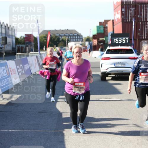 03.10.2025 - Köhlbrandbrückenlauf Jannik Wohlers http://msf.ph/oto/9131843 03.10.2025 13:53:58 Ziel 5603, 5819, 6529, 6549 meine-sportfotos.de