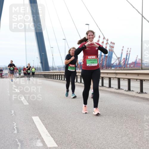 03.10.2025 - Köhlbrandbrückenlauf Lena Gebhardt http://msf.ph/oto/9131844 03.10.2025 16:08:56 Position 2 9233 meine-sportfotos.de