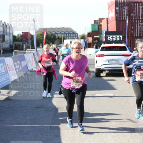03.10.2025 - Köhlbrandbrückenlauf Jannik Wohlers http://msf.ph/oto/9131845 03.10.2025 13:53:58 Ziel 5603, 5819, 6529, 6549 meine-sportfotos.de