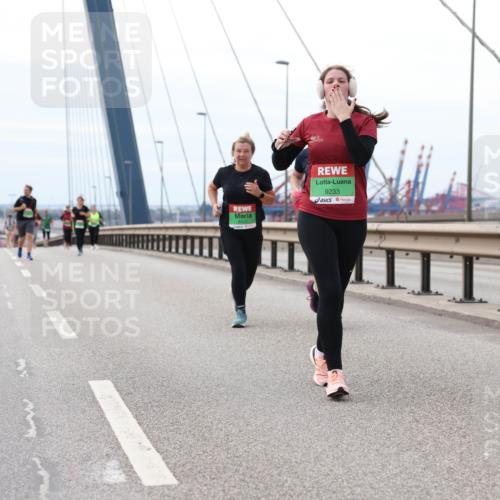 03.10.2025 - Köhlbrandbrückenlauf Lena Gebhardt http://msf.ph/oto/9131846 03.10.2025 16:08:56 Position 2 9233 meine-sportfotos.de