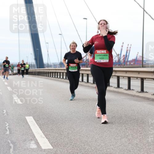 03.10.2025 - Köhlbrandbrückenlauf Lena Gebhardt http://msf.ph/oto/9131851 03.10.2025 16:08:56 Position 2 9233 meine-sportfotos.de