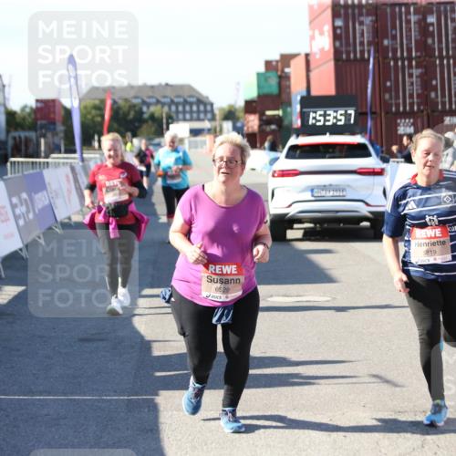 03.10.2025 - Köhlbrandbrückenlauf Jannik Wohlers http://msf.ph/oto/9131852 03.10.2025 13:53:58 Ziel 5603, 5819, 6529, 6549 meine-sportfotos.de