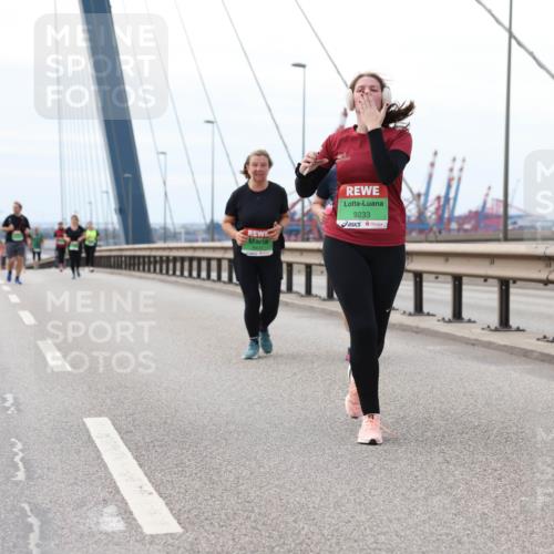 03.10.2025 - Köhlbrandbrückenlauf Lena Gebhardt http://msf.ph/oto/9131854 03.10.2025 16:08:56 Position 2 9233 meine-sportfotos.de