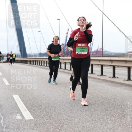 03.10.2025 - Köhlbrandbrückenlauf Lena Gebhardt http://msf.ph/oto/9131859 03.10.2025 16:08:57 Position 2 9233 meine-sportfotos.de