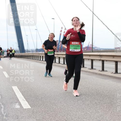 03.10.2025 - Köhlbrandbrückenlauf Lena Gebhardt http://msf.ph/oto/9131864 03.10.2025 16:08:57 Position 2 9233 meine-sportfotos.de