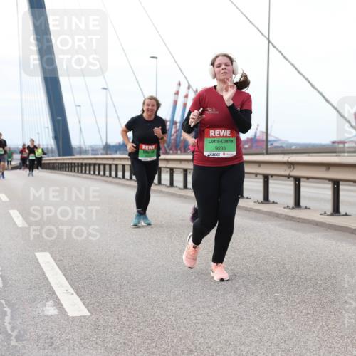 03.10.2025 - Köhlbrandbrückenlauf Lena Gebhardt http://msf.ph/oto/9131865 03.10.2025 16:08:57 Position 2 9233 meine-sportfotos.de