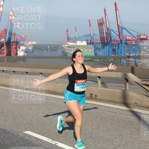 03.10.2025 - Köhlbrandbrückenlauf Yannick Fuchs http://msf.ph/oto/9131867 03.10.2025 09:03:54 Position 2 2261 meine-sportfotos.de