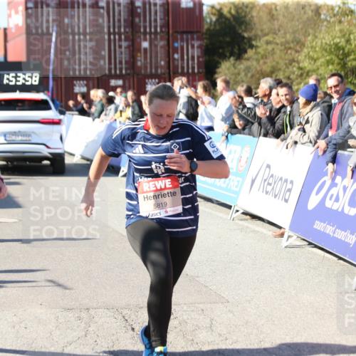03.10.2025 - Köhlbrandbrückenlauf Jannik Wohlers http://msf.ph/oto/9131869 03.10.2025 13:53:59 Ziel 5603, 5819, 6529, 6549 meine-sportfotos.de