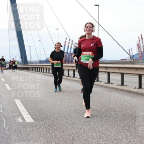 03.10.2025 - Köhlbrandbrückenlauf Lena Gebhardt http://msf.ph/oto/9131870 03.10.2025 16:08:57 Position 2 9233 meine-sportfotos.de