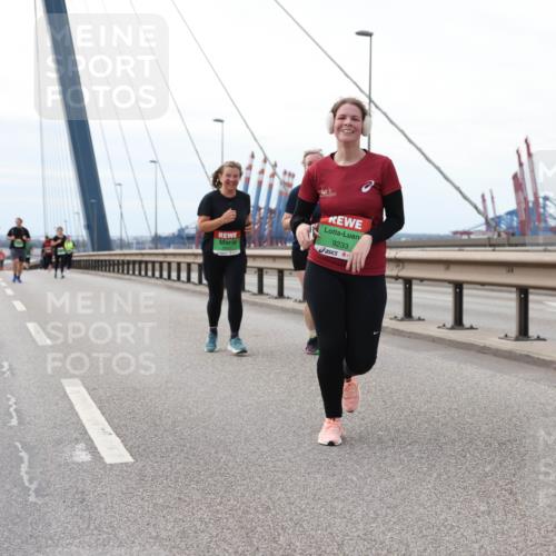 03.10.2025 - Köhlbrandbrückenlauf Lena Gebhardt http://msf.ph/oto/9131877 03.10.2025 16:08:57 Position 2 9233, 6431 meine-sportfotos.de