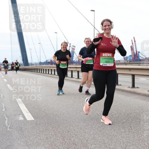 03.10.2025 - Köhlbrandbrückenlauf Lena Gebhardt http://msf.ph/oto/9131887 03.10.2025 16:08:57 Position 2 9233 meine-sportfotos.de